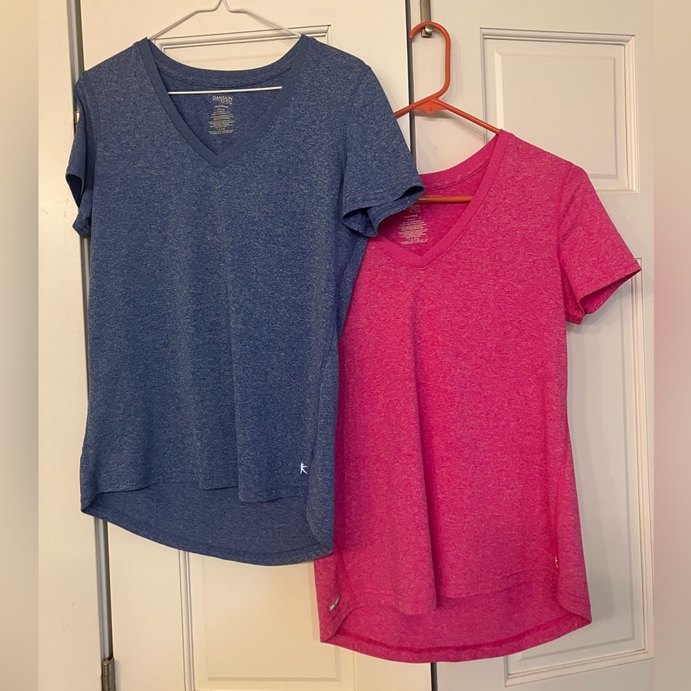 Danskin NOW 2 semi fitted short sleeve tops medium